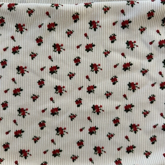 🌻 Cream Floral Square-Neck Crop Top 🌻 - Picture 4 of 5